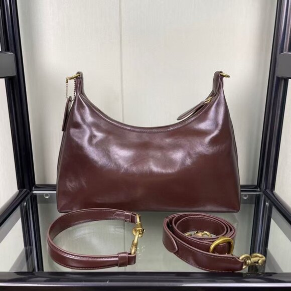 Coach women's shoulder bag size 30*22*11cm - Picture 4 of 9